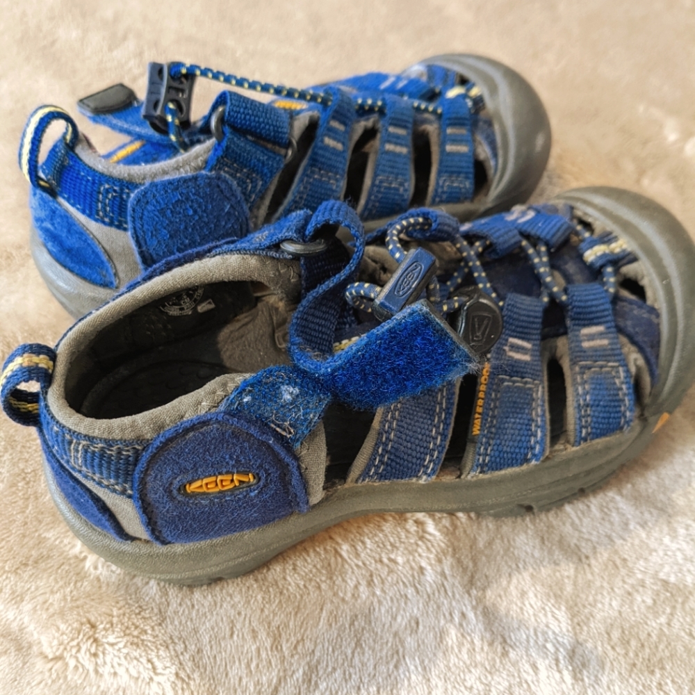 Keen hiking sandals/water shoes toddler 11